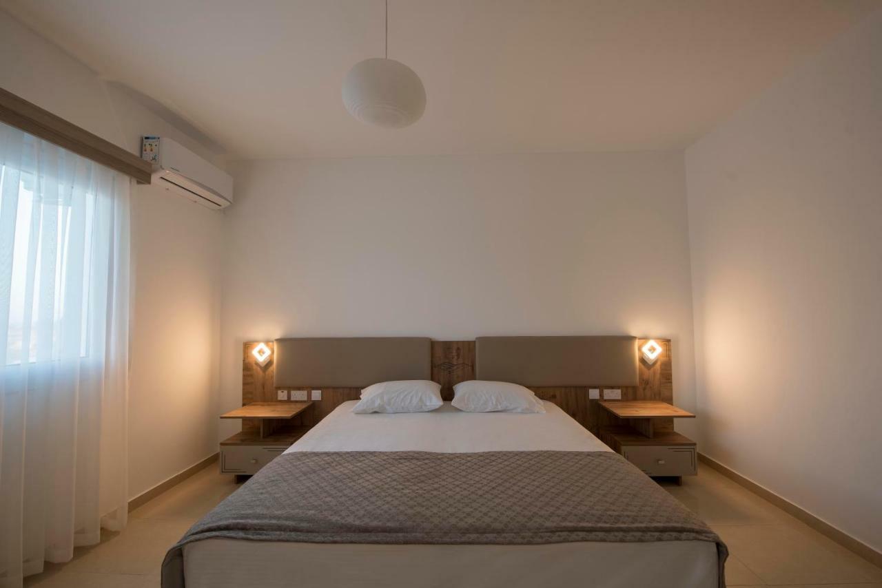 Deniz Airport Suites Nikosia Exterior foto