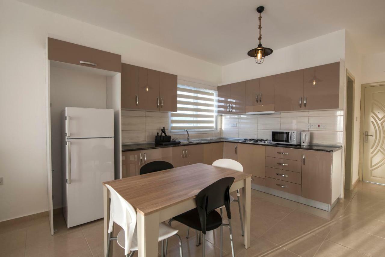 Deniz Airport Suites Nikosia Exterior foto