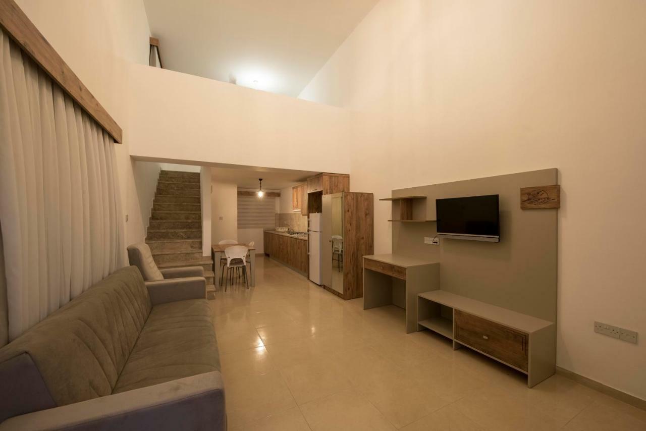 Deniz Airport Suites Nikosia Exterior foto
